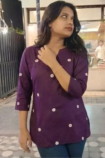 Women floral embroidered floral kurta