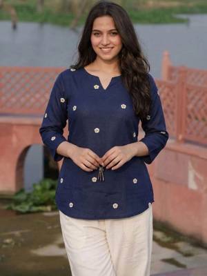 Women floral embroidered floral kurta 1