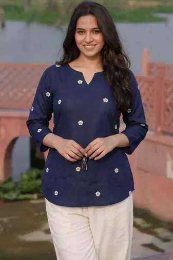 Women floral embroidered floral kurta