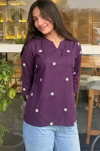 Women floral embroidered floral kurta