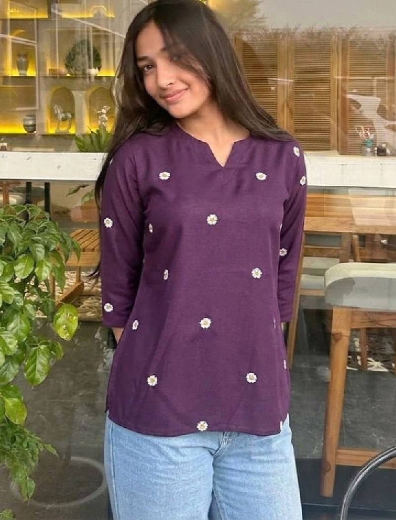 Women floral embroidered floral kurta