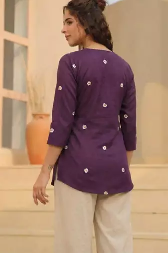 Women floral embroidered floral kurta