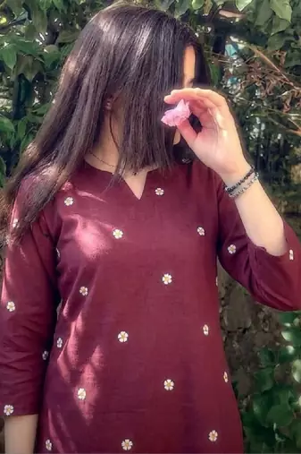 Women floral embroidered kurta