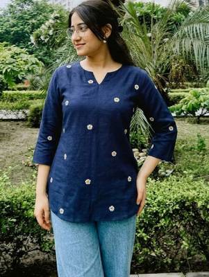 Women floral embroidered kurta 1