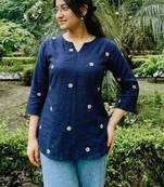 Women floral embroidered kurta