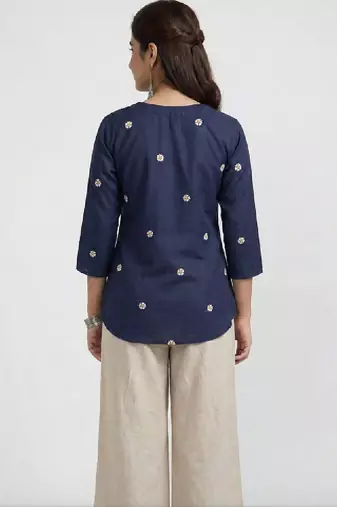 Women floral embroidered kurta