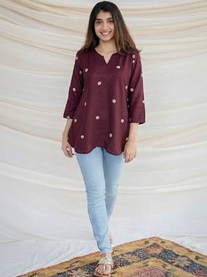 Women floral embroidered kurta 1