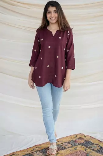 Women floral embroidered kurta