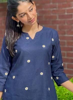 Women floral embroidered thread work floral kurta 1