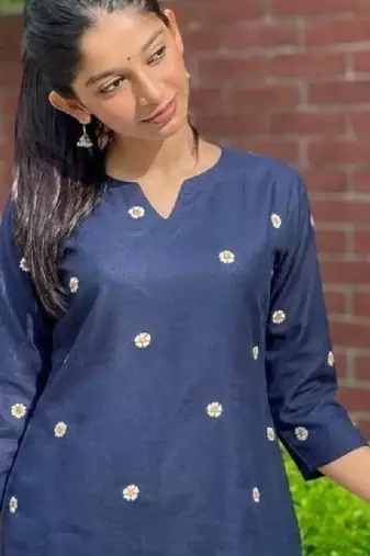 Women floral embroidered thread work floral kurta