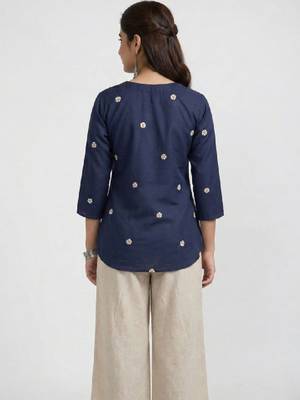 Women floral embroidered thread work floral kurta 4