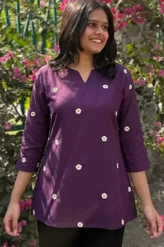 Women floral embroidered floral kurta