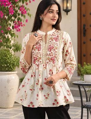 Women floral embroidered thread work floral kurta 2