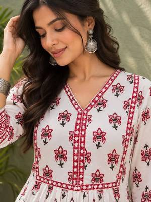 Women ethnic motifs printed indie prints kurta 2