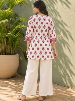 Women ethnic motifs printed indie prints kurta 4