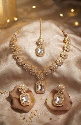 Emerald green necklace and jhumka set 4