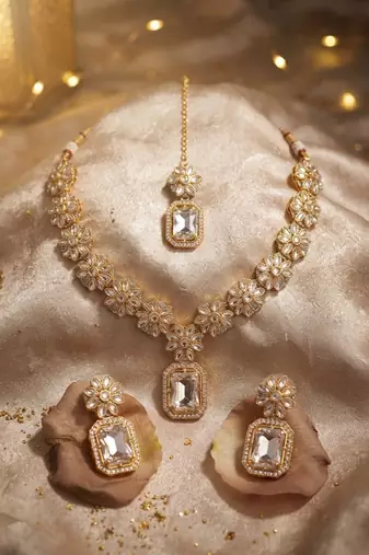 Emerald green necklace and jhumka set