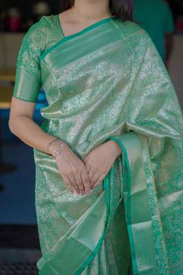 green color kanchipuram silk blend zari weaving saree with blouse piece 3