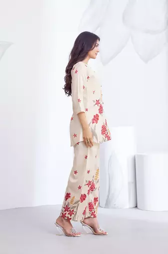Cream pink floral printed rayon 2-pieces co-ord sets for women