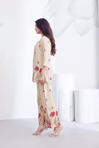 Cream pink floral printed rayon 2-pieces co-ord sets for women
