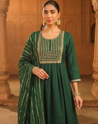 Green viscose silk blend embroidered kurta pant set 2