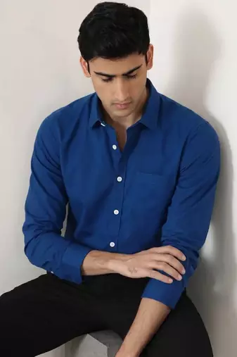 Men's Plain Royal Blue Spread Collar Cotton Blended Casual Wear Shirt
