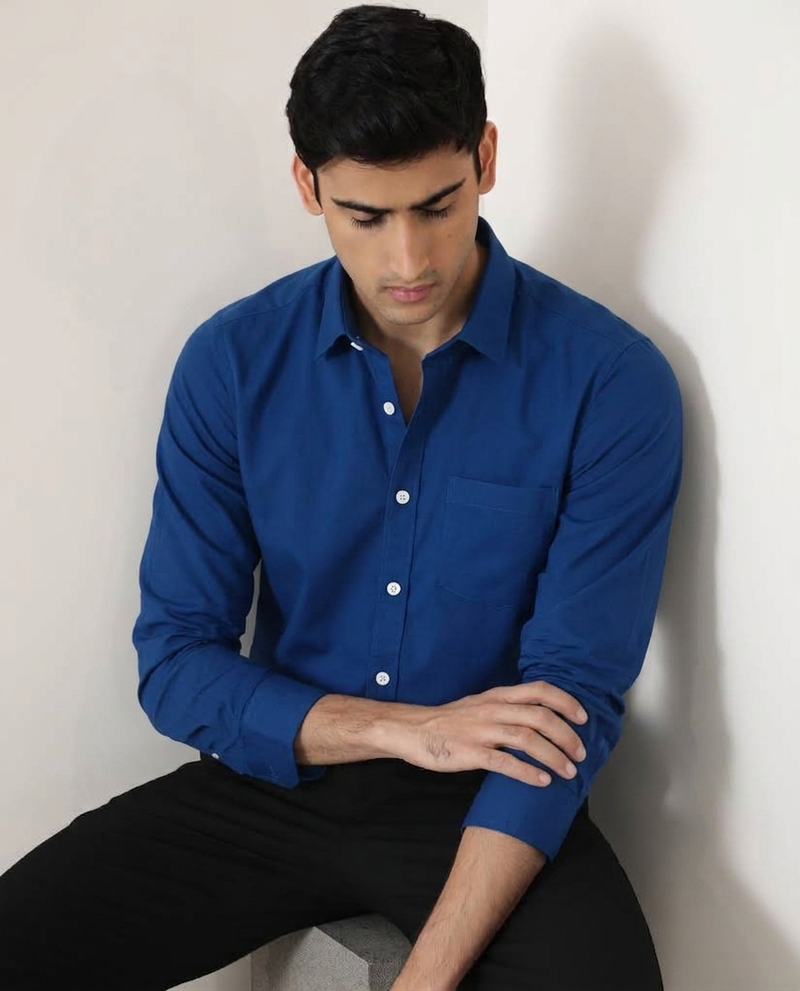 Men's Plain Royal Blue Spread Collar Cotton Blended Casual Wear Shirt