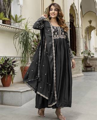 Black silk blend embroidery anarkali kurta pant set with dupatta 3