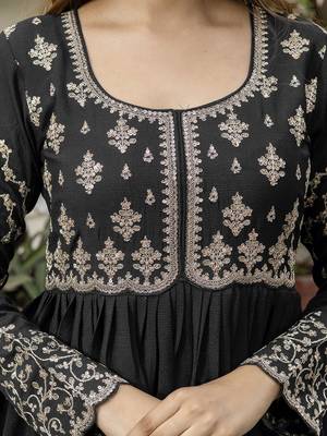 Black silk blend embroidery anarkali kurta pant set with dupatta 4