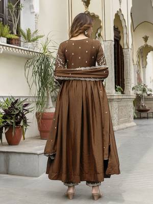 Brown silk blend embroidery anarkali kurta pant set with dupatta 2