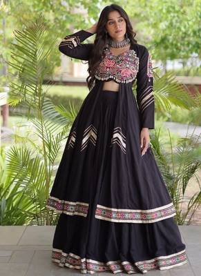Kora Cotton Lehenga Shrug Set With Gamthi Gota Patti And Mirror Work 4