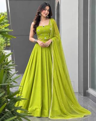 Green Mirror Navratri Lehnega Choli With Dupatta 1