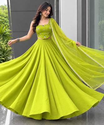 Green Mirror Navratri Lehnega Choli With Dupatta 3