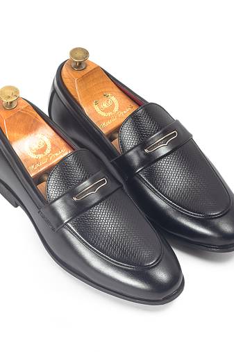 Black synthetic textured slipons