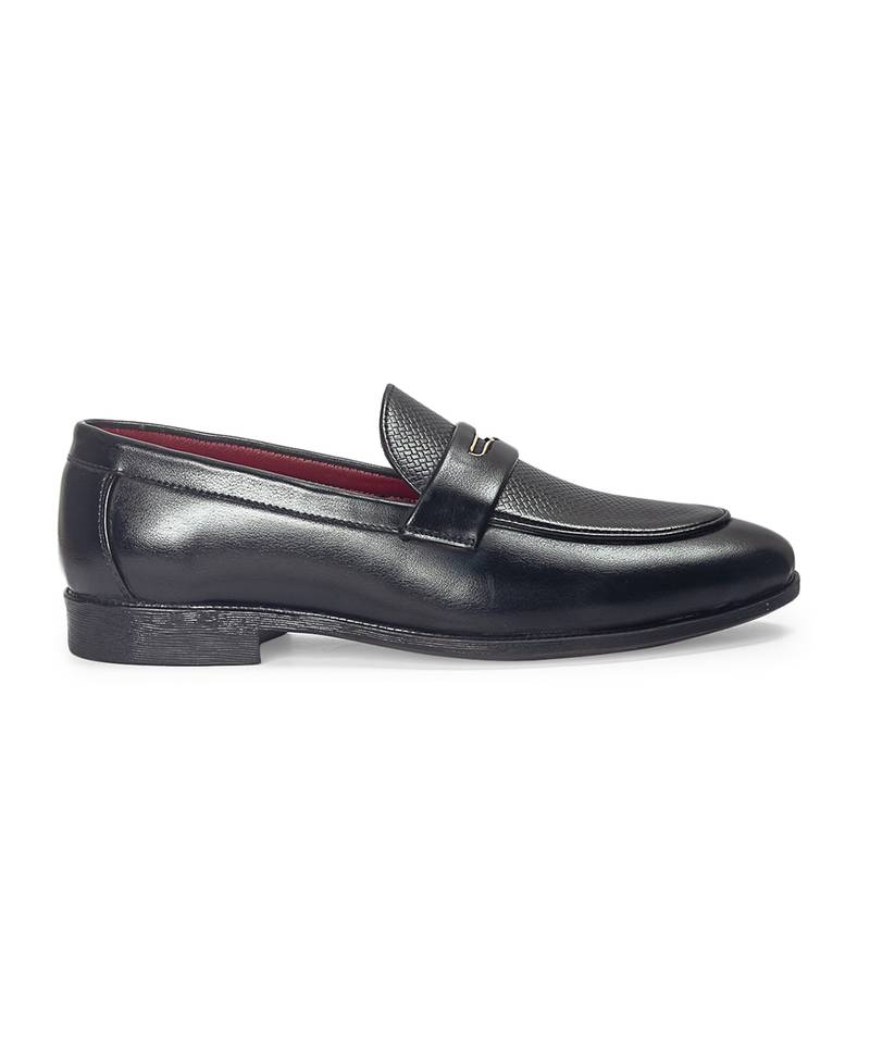 Black synthetic textured slipons