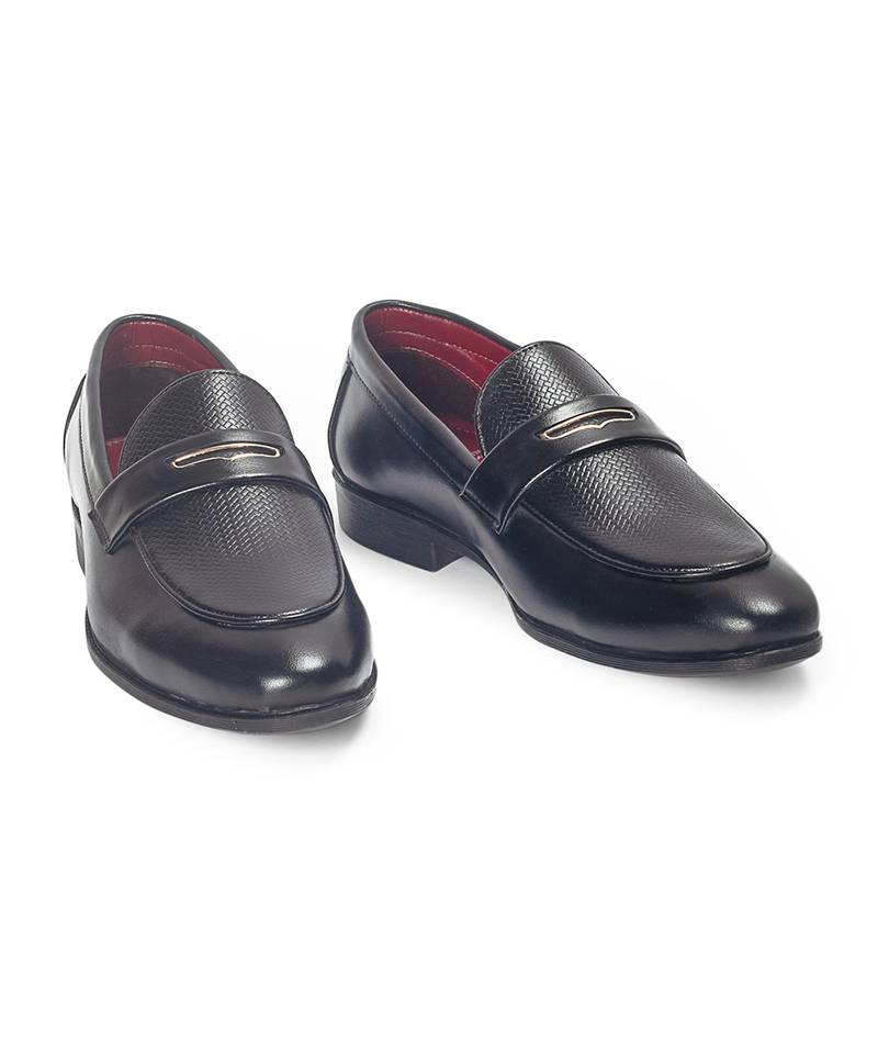 Black synthetic textured slipons