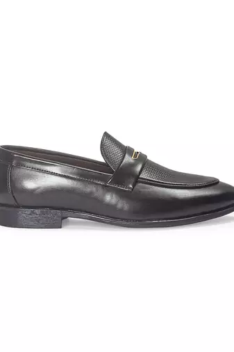 Dark brown synthetic textured slipons