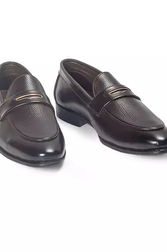 Dark brown synthetic textured slipons