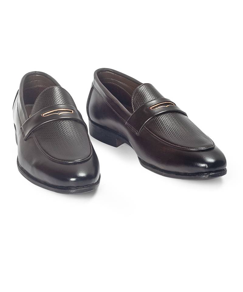 Dark brown synthetic textured slipons