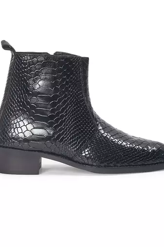 Black serpente leather boots