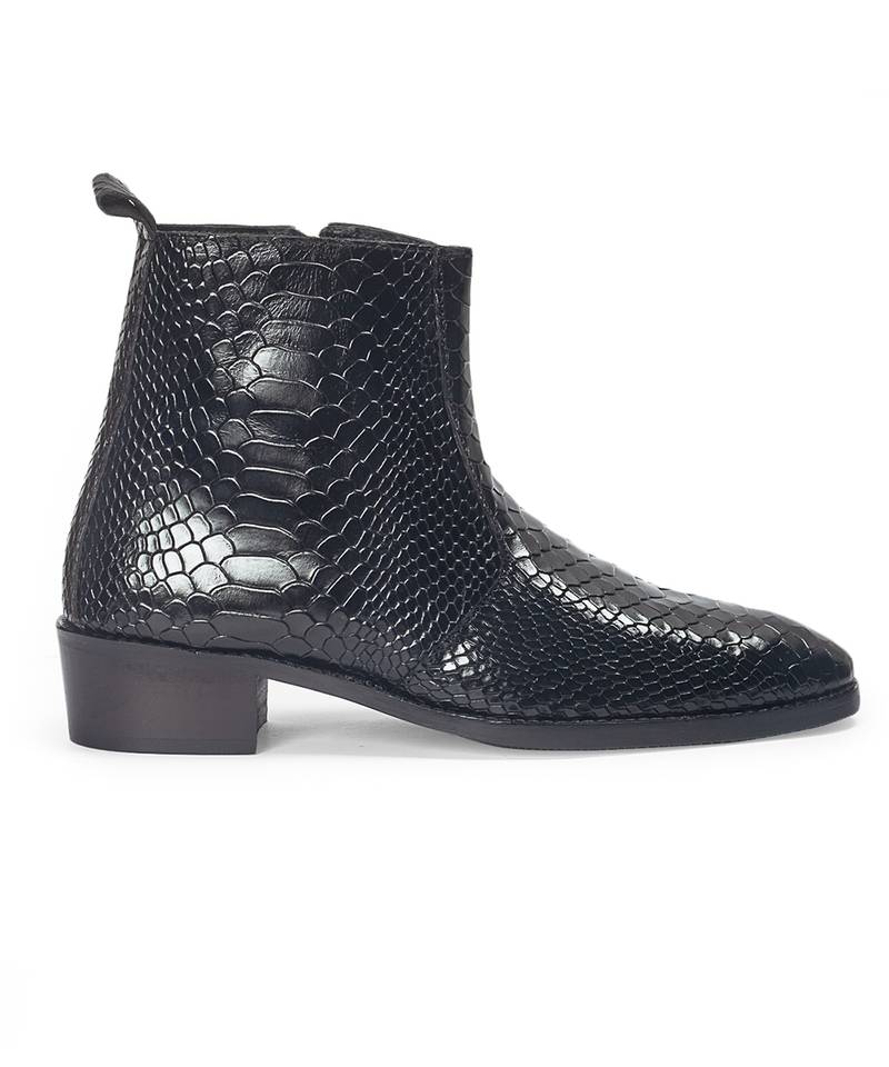Black serpente leather boots