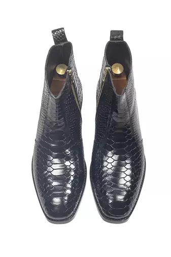 Black serpente leather boots