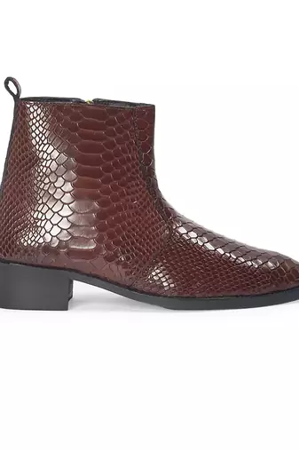 Brown serpente leather boots