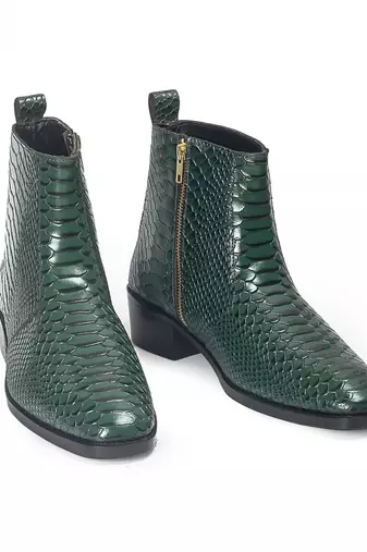 Green serpente leather boots