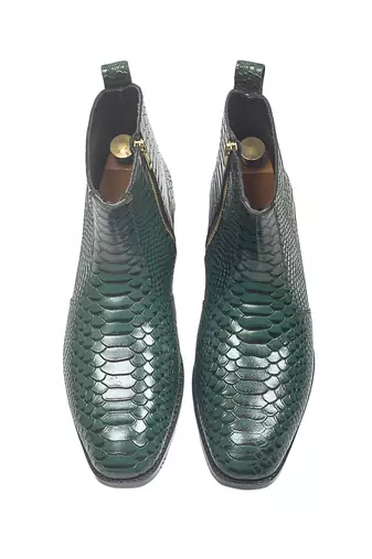 Green serpente leather boots
