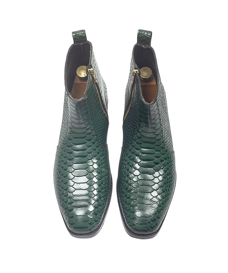 Green serpente leather boots