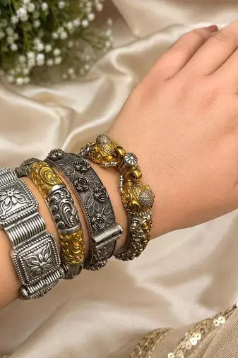 Oxidized Vintage Dual Tone Bangle Set of 4pc, Indian Kada Bracelet, Tribal Boho Jewelry