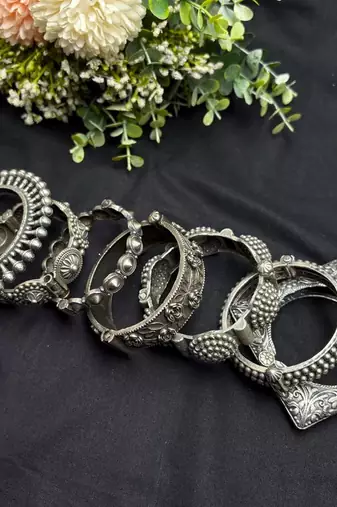 Set of 7pc Vintage Oxidized Silver Brass Kada Bangles