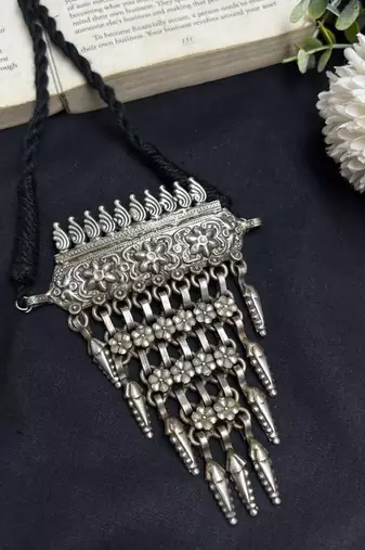 Handmade Chitai Work Torque Hasuli choker Necklace
