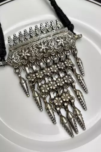 Handmade Chitai Work Torque Hasuli choker Necklace
